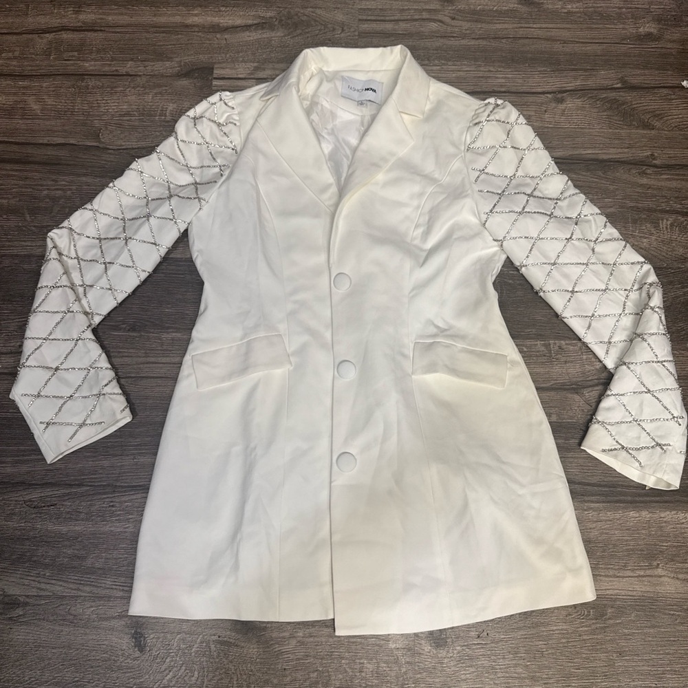 Fashion Nova Cream Blazer with Quilted Sleeves - Picture 2 of 9